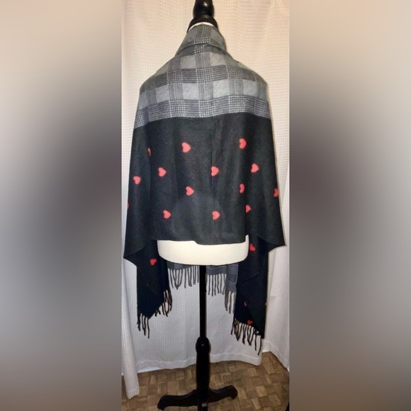 Women’s Marie Claire oversized Maxi Scarf 2 in 1 extra soft gray black and red - Picture 8 of 8